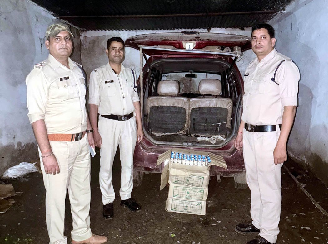 Big action against liquor mafia, huge amount of liquor seized from car and bike